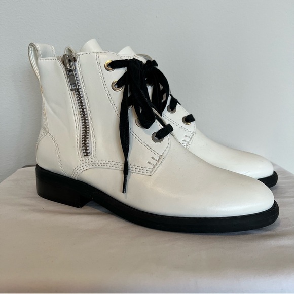 ABOUND-NWT White Combat Lace Up Ankle Boots With Black Laces Size 7.5 - Picture 1 of 12